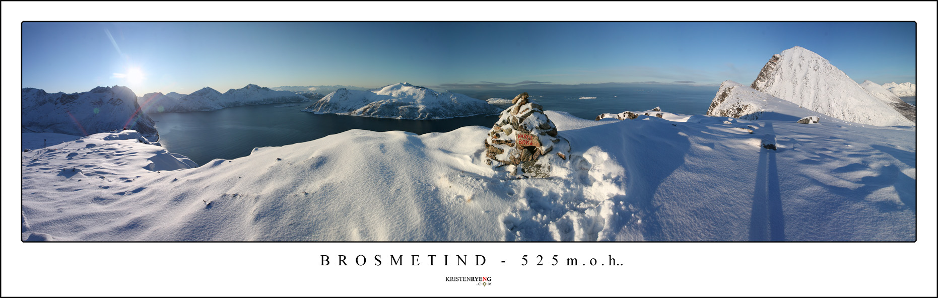 Panorama-Brosmetind.jpg - Utsikt fra toppen av Brosmetind på Kvaløya. Til venstre under solen ses Skamtind (884 moh). Øyen midt i bildet er Sessøya. Til høyre i bildet sees Sørtinden (724 moh).