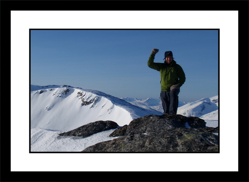 ToppbildeLangfjellaksla.jpg - Kristen på toppen av Langfjellaksla.