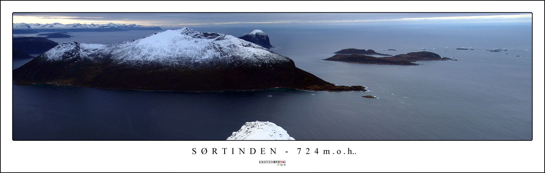 Panorama--Sortinden1.jpg - Utsikt fra toppen av Sørtinden (724 moh). Her med utsikt mot Sessøy.