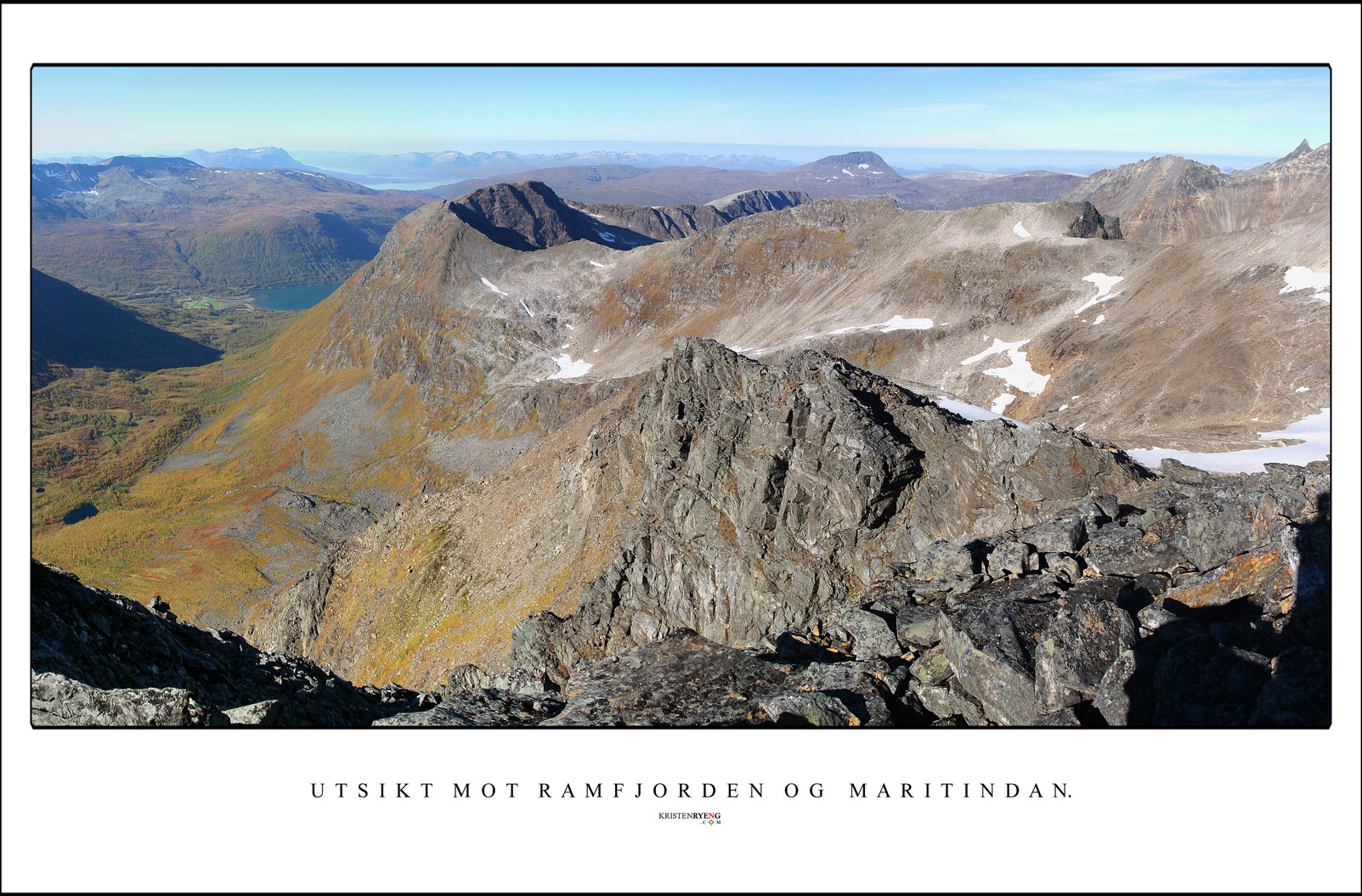 Panorama-2-Hoyde1244-WEB.jpg - Utsikt fra toppen av høyde 1244 moh, øst for Maritindan. Vi ser Ramfjord camping nede i venstre bildekant. Tromsdalstinden bak og litt til høyre for midten. Hamperokken ses helt ute til høyre.