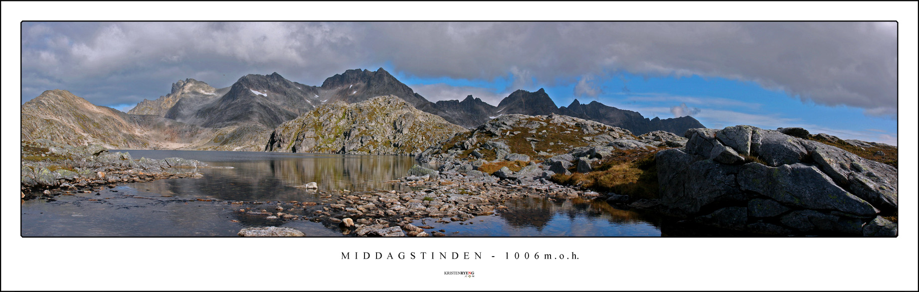 WEBMiddagstinden1.jpg - Middagstinden, bak til venstre,  sett fra Tverrfjellvatnet ved Kattfjordeidet på Kvaløya.