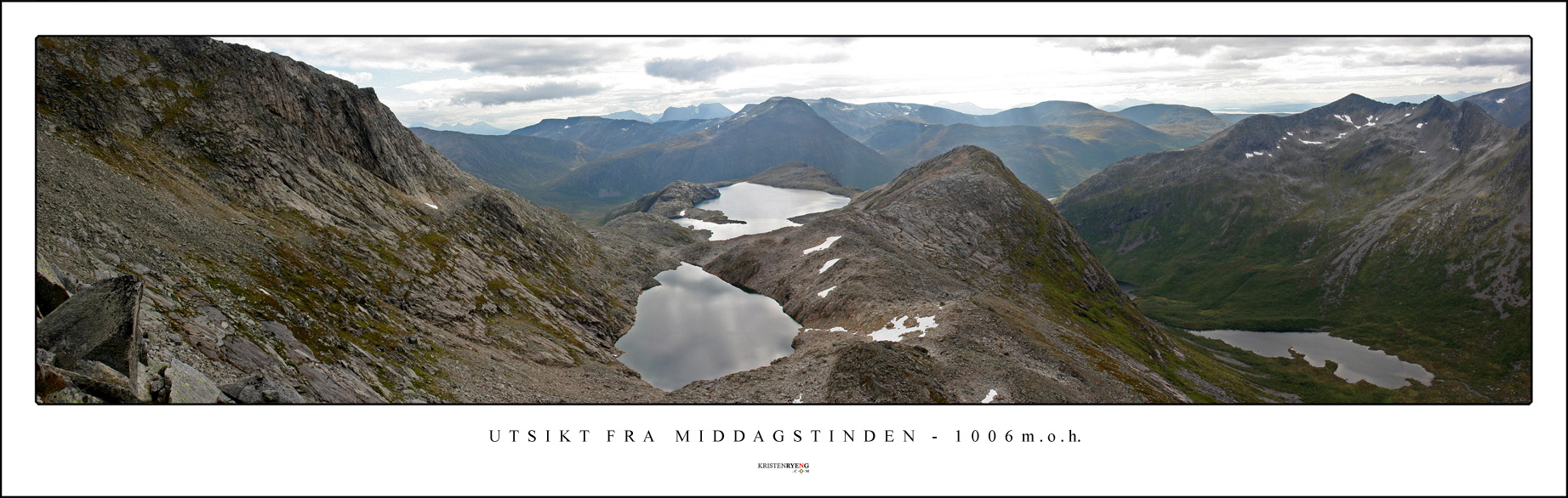 WEBMiddagstinden2.jpg - Utsikt fra siste bakken mot toppen av Middagstinden. Her med sikt ned mot vann 554 nærmest og Tverrfjellvatnet lengst bak. Bak midt i bildet ses Durmålstinden, 921 moh.