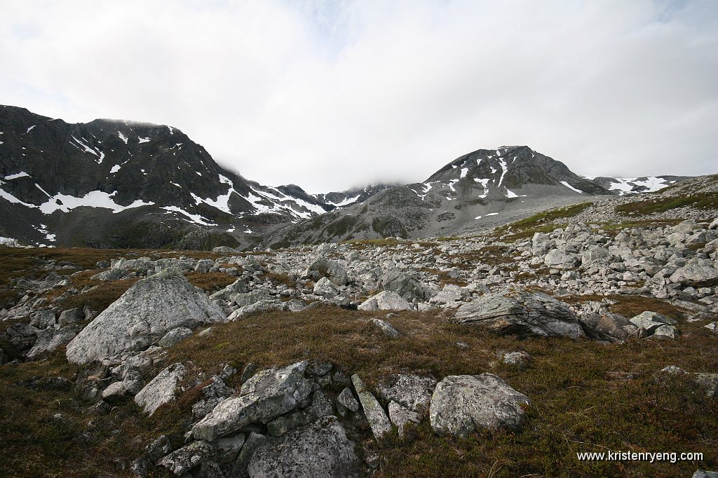 IMG_0018.JPG - Åborsdalstinden oppe til høyre.