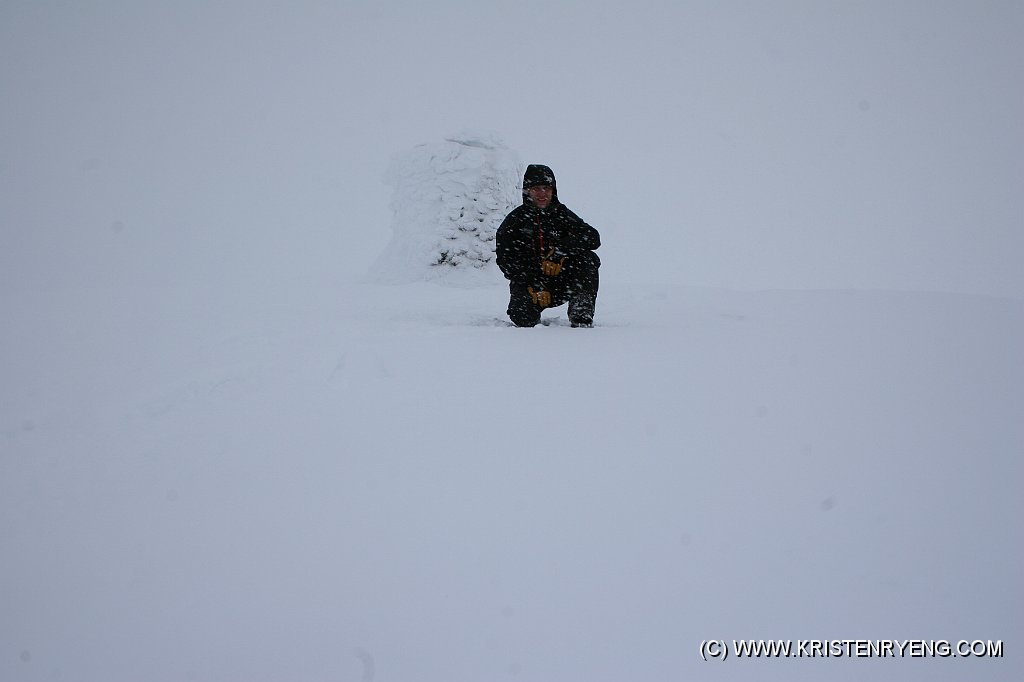 IMG_0056.JPG - Gikk fra Rundfjellet til Blåfjellet i total white-out. Først 10-15 meter fra toppvarden fikk jeg øye på den store varden.