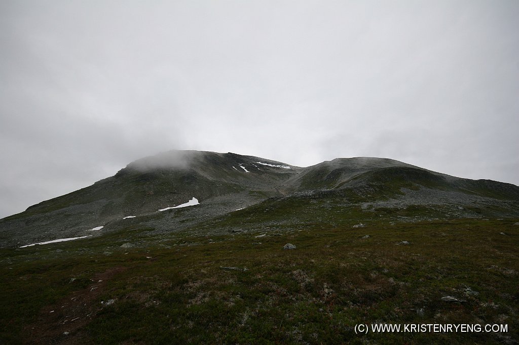 IMG_0239.JPG - Et blikk tilbake når tåken lettet såpass at man kunne se fjellet nedenifra og opp.