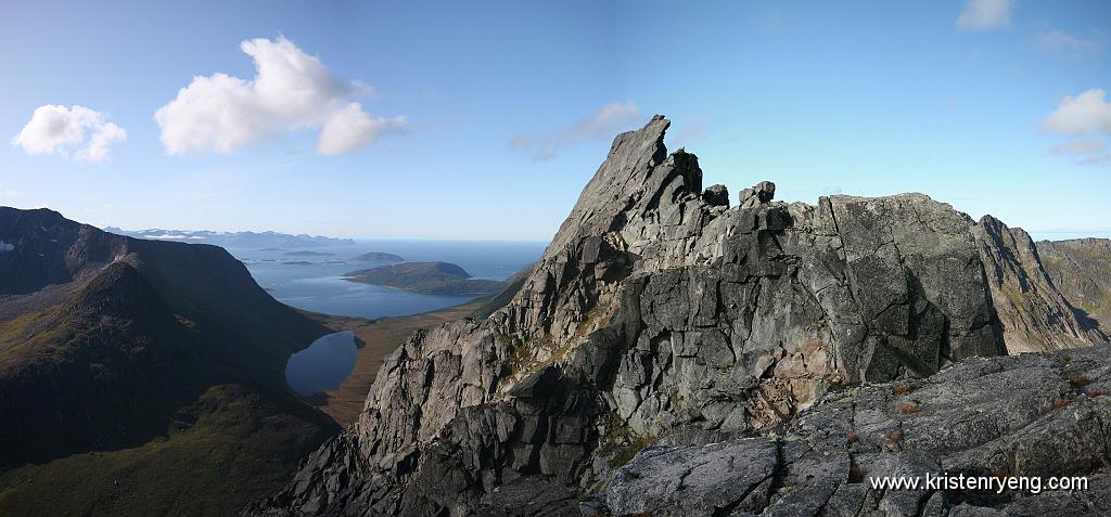 Blaaskredtinden_Panorama7.jpg - Fantastisk flott fjell. Blåskredtinden med utsikt mot Sommarøy.