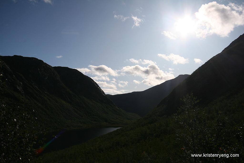 IMG_0066.JPG - Utsikt tilbake mot vann 76. Durmålstinden bak til høyre.