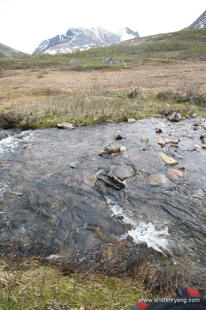 IMG_0018.JPG - ... men et stykke nordøst av Lillevatn fant jeg et egnet sted for å krysse elven tørrskodd.