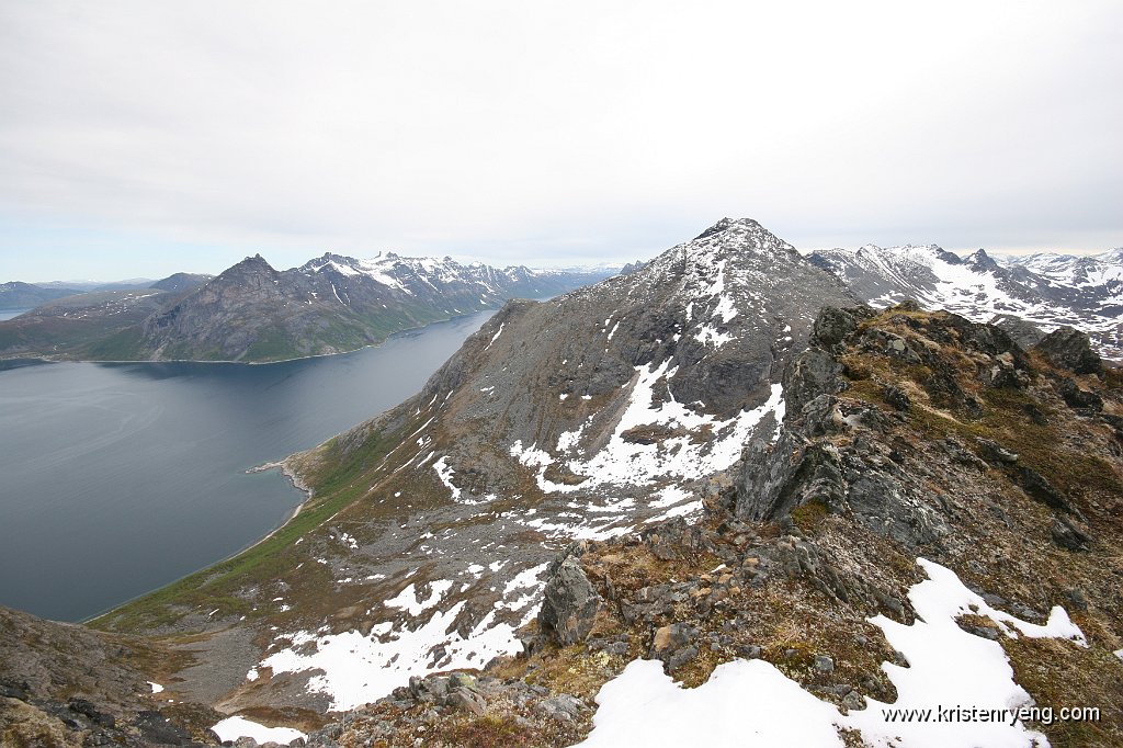 IMG_0101.JPG - Ersfjorden med Skamtinden lengst til venstre.