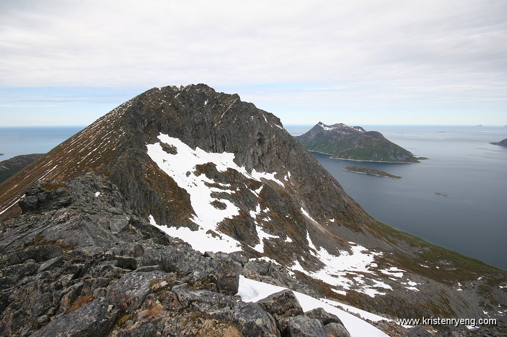 IMG_0214.JPG - Bremnestinden med Sessøya (bakerst) og Risøya (nærmest).