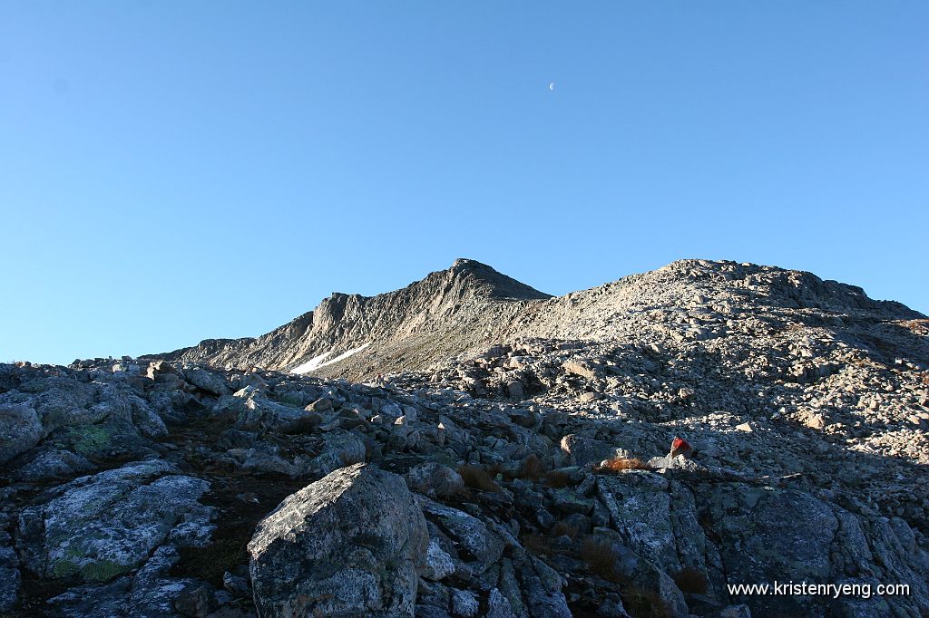 IMG_0138.JPG - På vei opp langs ryggen mot Durmålstinden. Lettgått steinur hele veien opp.