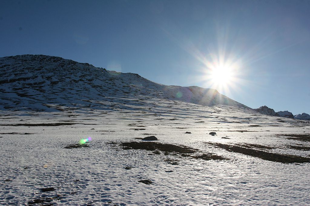 IMG_0278.JPG - Ryggen av Gabrielfjellet med strålende sol.