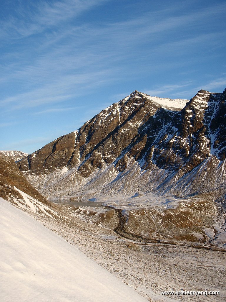 PA240063.JPG - Utsikt inn Langdalen. Høyde 1017 oppe ca midt i bildet.