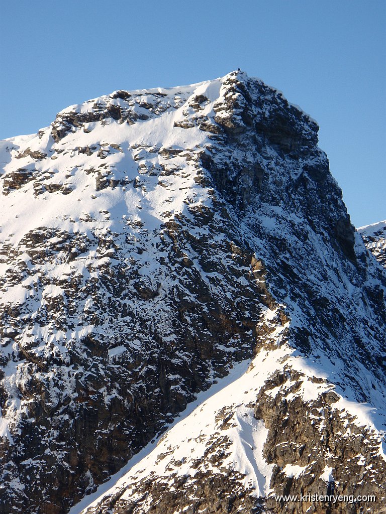 PA240138.JPG - Varden på Finnheimfjellet ses.