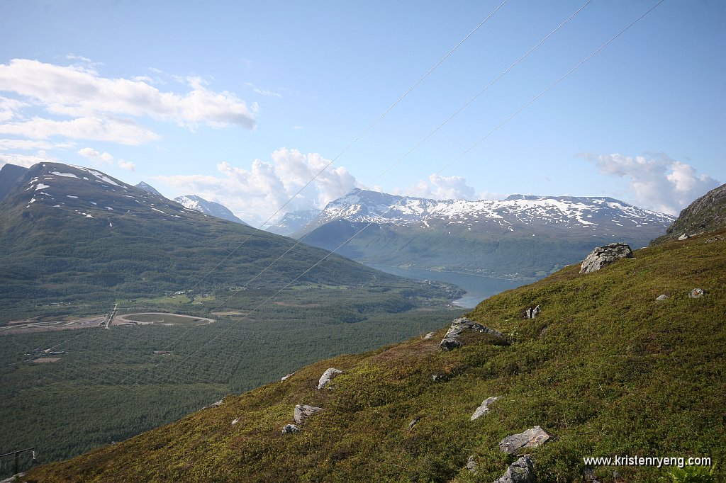 IMG_0030.JPG - Ramfjorden med Fagerfjellet oppe til venstre i bildet.