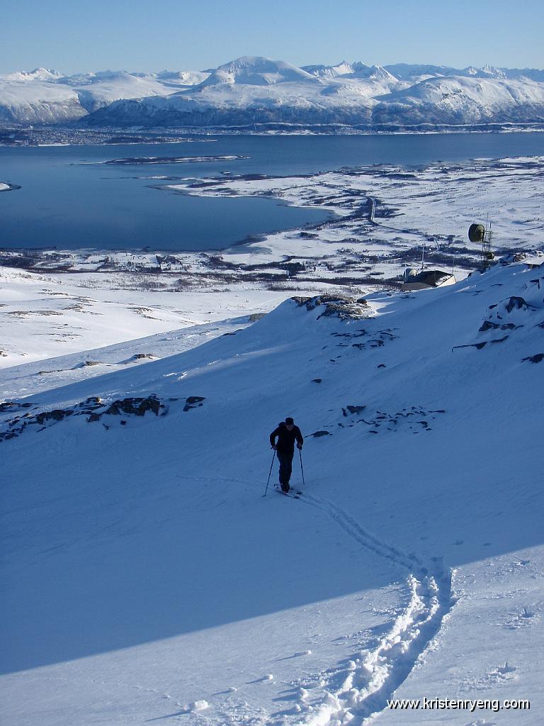 P3050023.JPG - Håvard på vei opp mot "skitoppen". Linken ses bak til høyre.