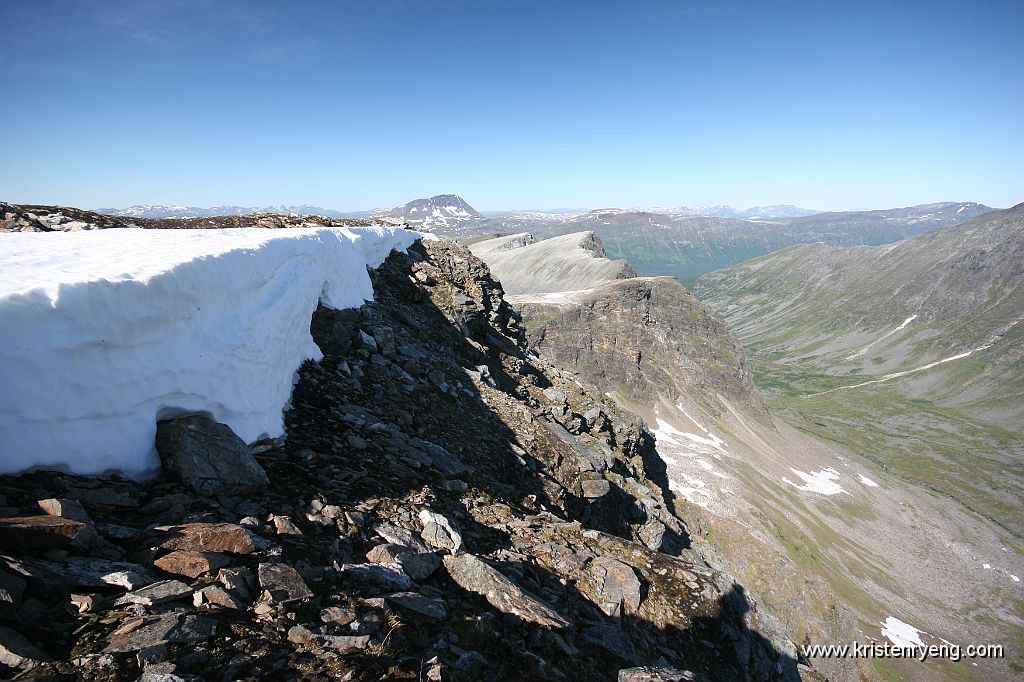 IMG_0218.JPG - Utsikt langs Fagerfjellet med Bjørnskardalen nede til høyre.