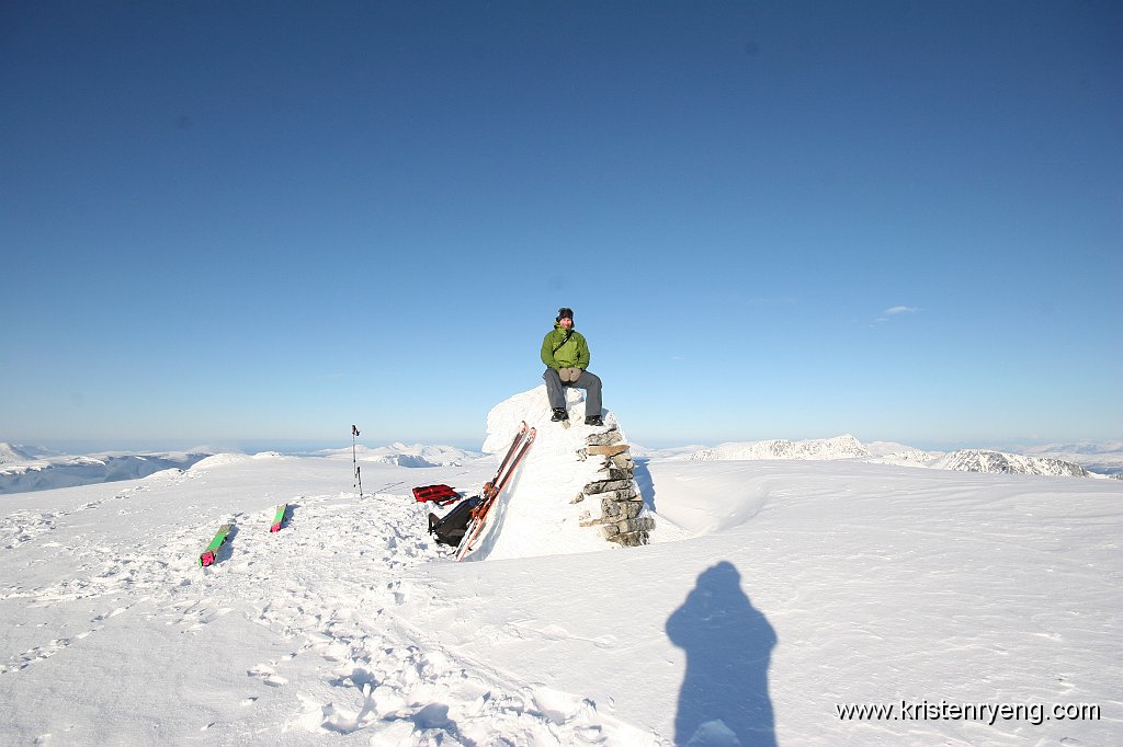 IMG_0154.jpg - Toppvarden anno 2008. Med andre ord gode snøforhold i 2011....