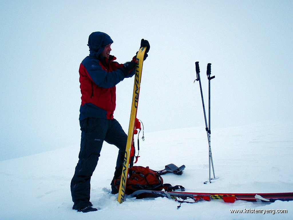 PB200150.jpg - Av med feller. Og Håvard; på tide med nye feller - så slipper du ha med skrape og klisterfjærner på tur :-))