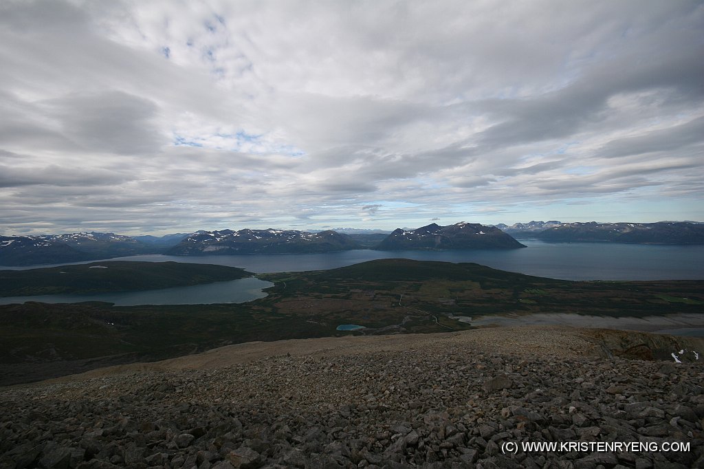 IMG_0459.JPG - Utsikt ned mot Jægervatn. Ullsfjorden bak.