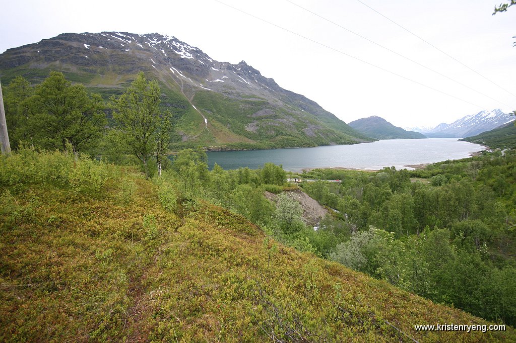 IMG_0004.JPG - Sørfjorden med fjellkjeden Sieidi opp til venstre i bildet.