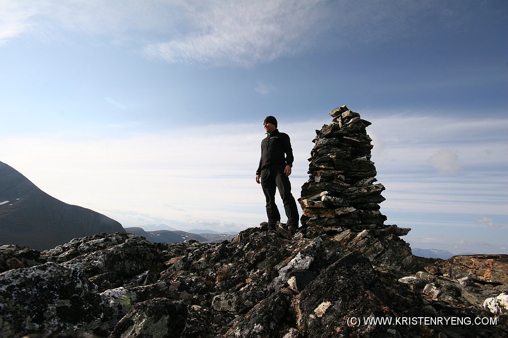 IMG_0463.JPG - Kristen på toppen av Skarsfjellet, 843 moh