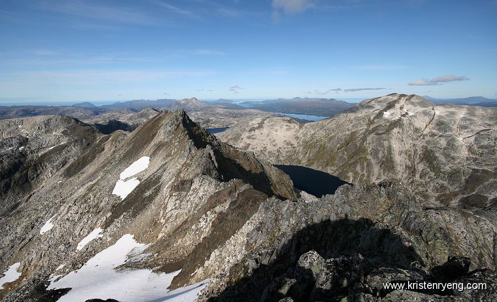 Untitled_Panorama7.jpg - Utsikt fra toppen av Skulgamtinden. Mot Kløfttippen.