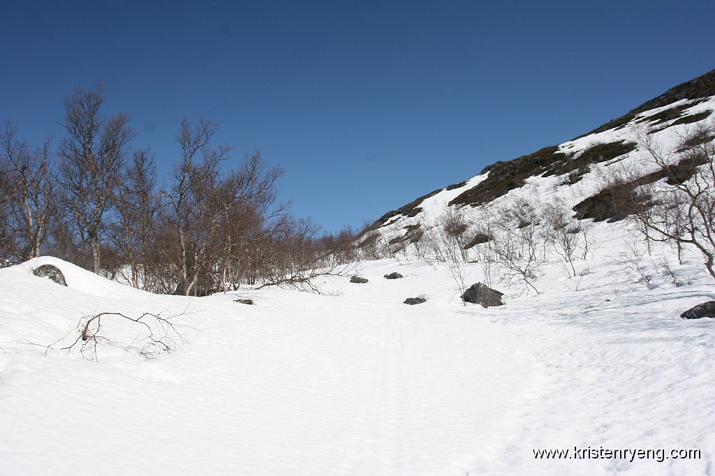 IMG_0096.JPG - Etter et kronglete parti i starten blir utsikten og forholdene videre innover fjellet bedre.