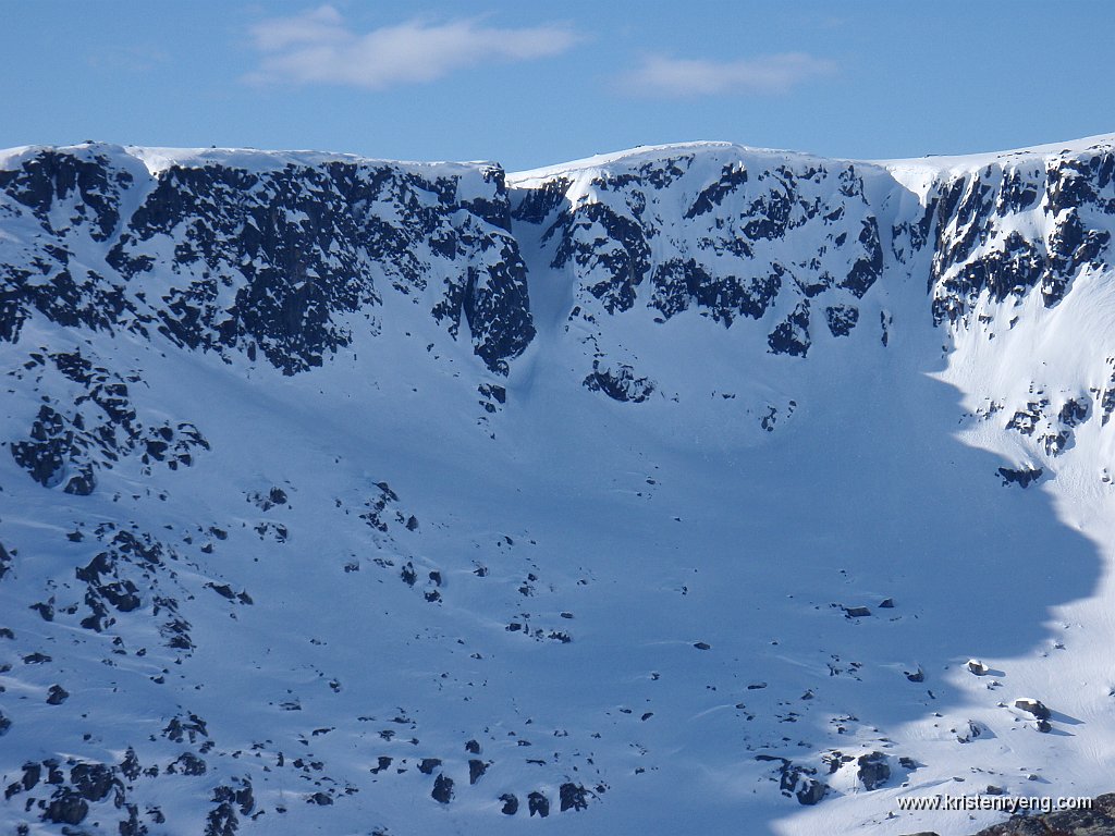 P4030398.JPG - Kløfter og stup på Gammelgårdsfjellet.