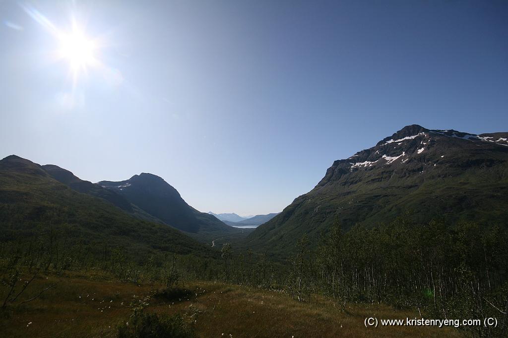 IMG_0010.JPG - Oppe av den tetteste skogen med utsikt mot sør. Andersdaltinden til høyre. Blåtinden til venstre i bildet.