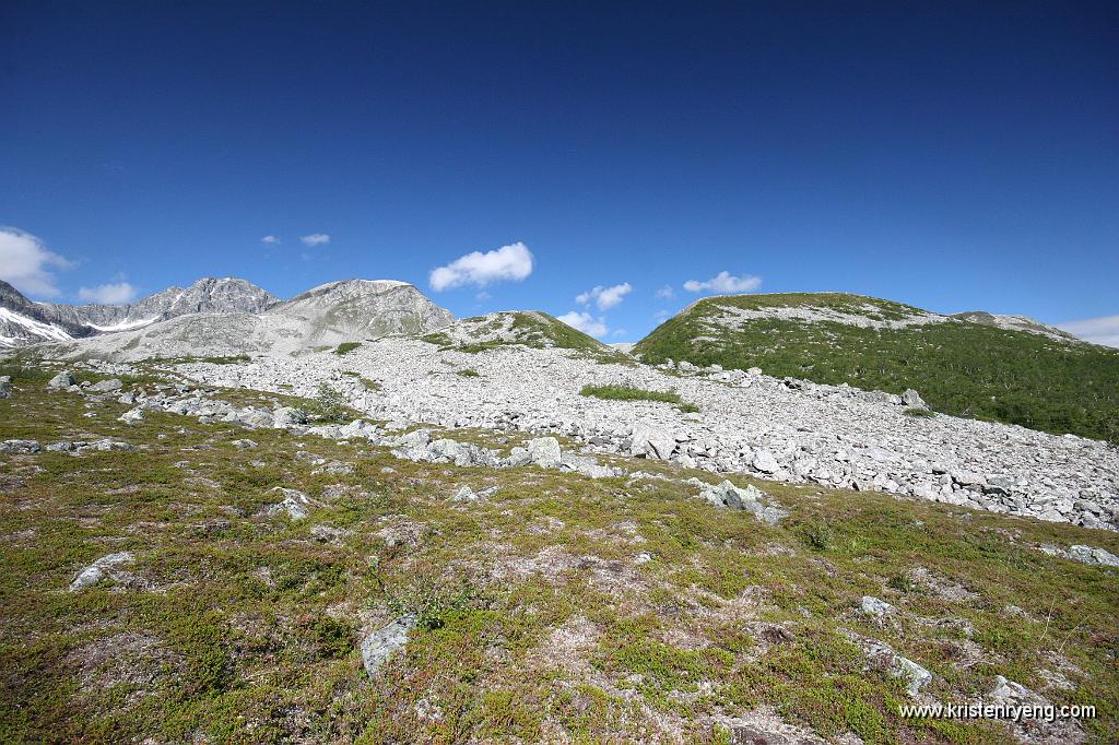 IMG_0320.JPG - Ruten mot Soltindan går på nordsiden av Åborsdalstinden (til høyre i bildet).