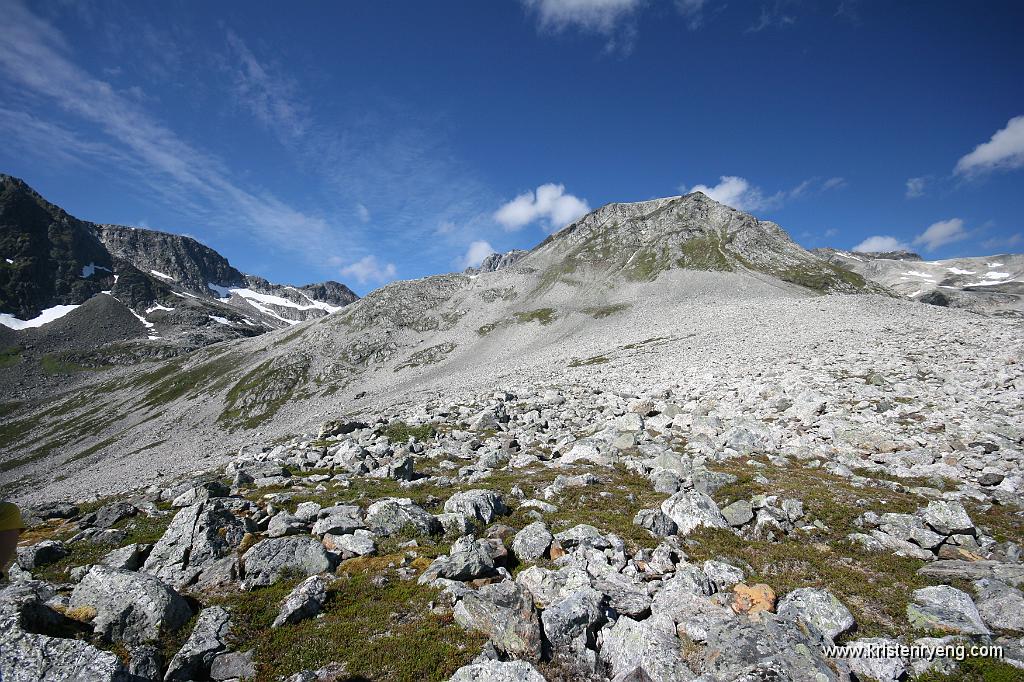 IMG_0323.JPG - Soltindan gjemmer seg bak Åborsdalstinden.