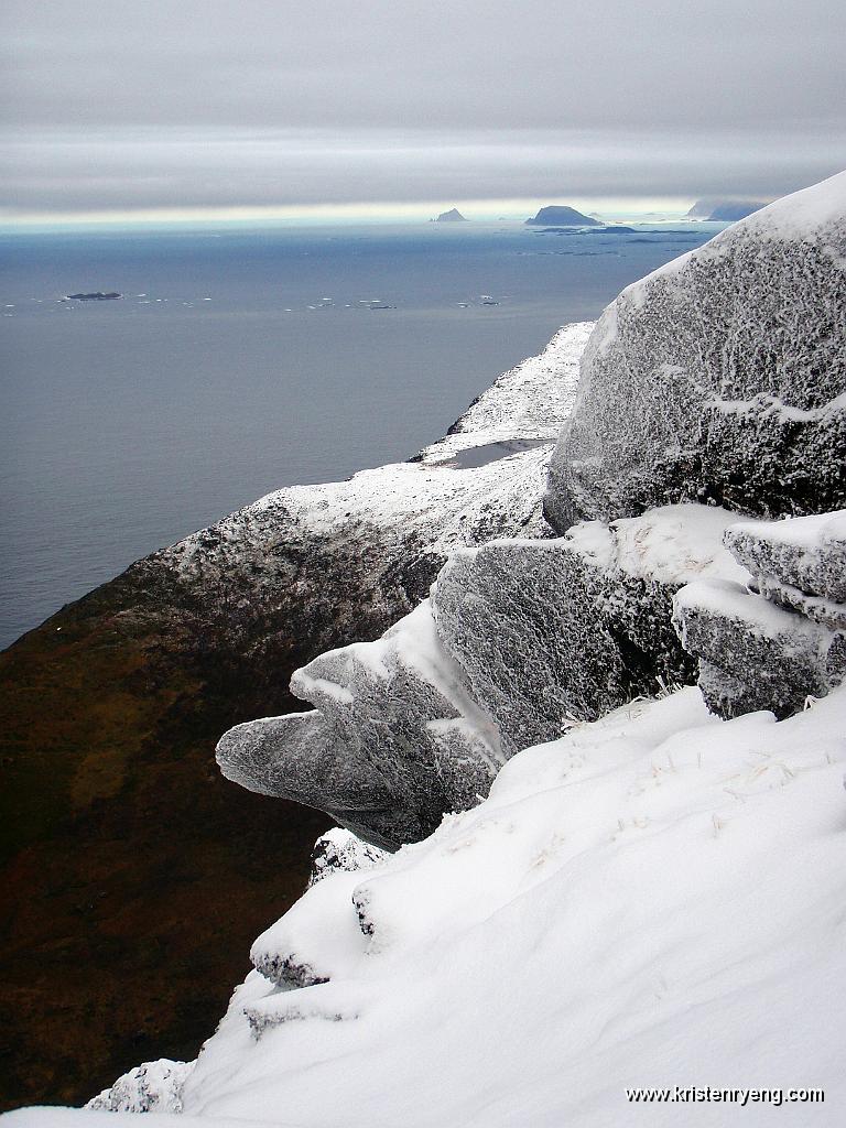 PA220109.jpg - Utsikt fra toppen av Sørtinden mot nord. Vannet i bakgrunnen ligger i Nordskaret mellom Tromtinden og Mellomtinden.