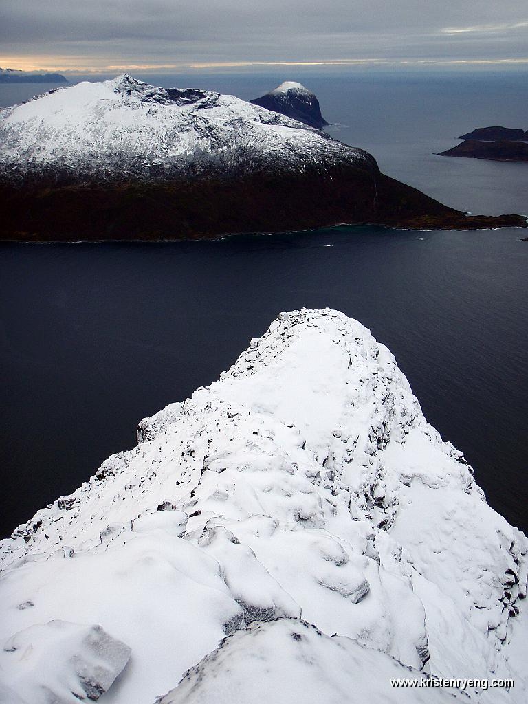 PA220114.jpg - Utsikt fra toppen av Sørtinden.
