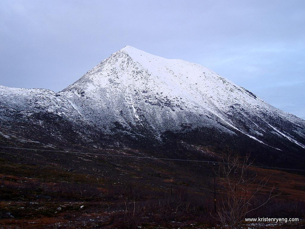 PA220160.jpg - Sørtinden (724 moh) sett fra parkeringen.