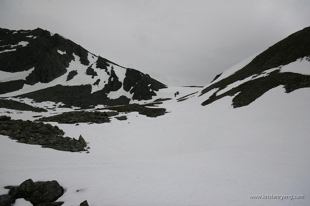 IMG_0019.JPG - Stetinden til venstre og Flatfjellet til høyre. Vi forlater nå Bjørndalen og starter oppstigningen mot Stetinden.