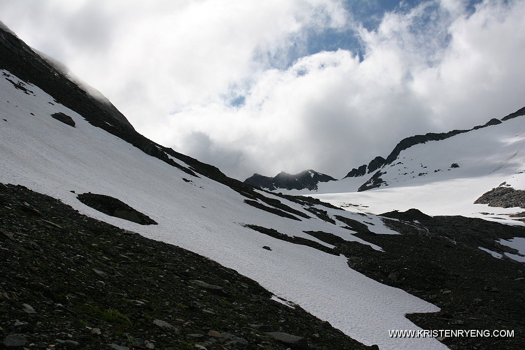 IMG_0040.JPG - Utsikt mot Russetindbreen og Markenestindan helt bakerst.