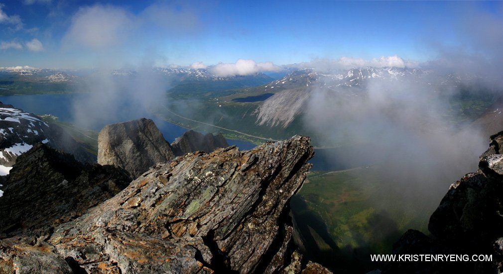 StoreRussetind-2WEB-15PST.jpg - Panorama med utsikt fra toppen av Store Russetinden 1405 moh.