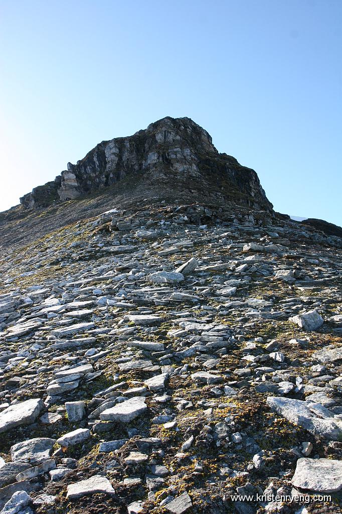 IMG_0074.JPG - Storfjellet skjuler seg bak denne fortoppen, sett fra baksiden.