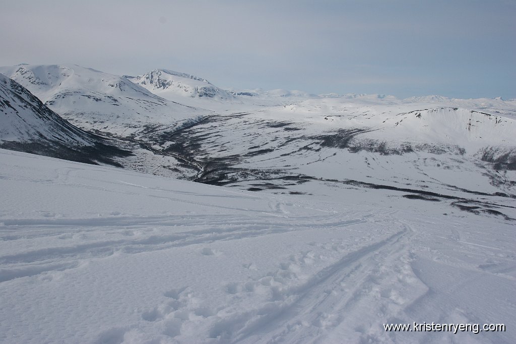 IMG_0006.JPG - Godt med spor opp fjellet.