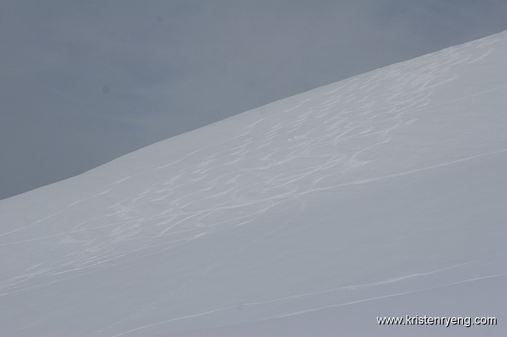 IMG_0033.JPG - Mange som har satt sin signatur på fjellsiden til Ullstinden de siste dagene.