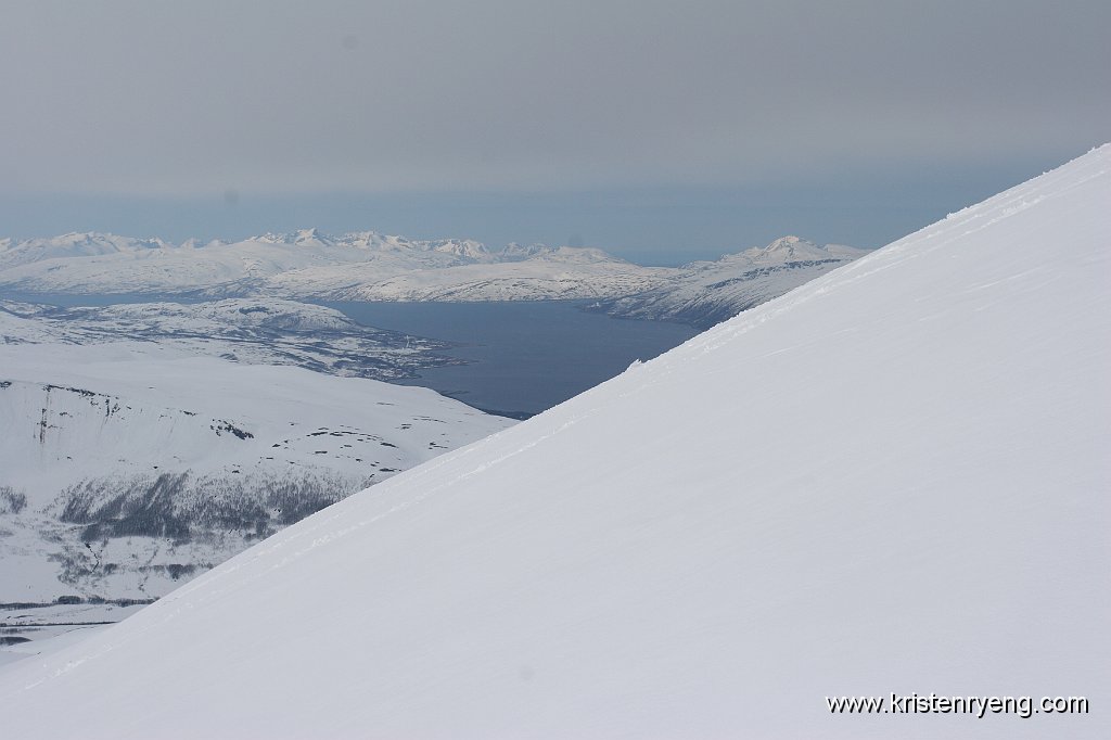 IMG_0040.JPG - Et blikk tilbake mot Kvaløya og Ringvassøya.