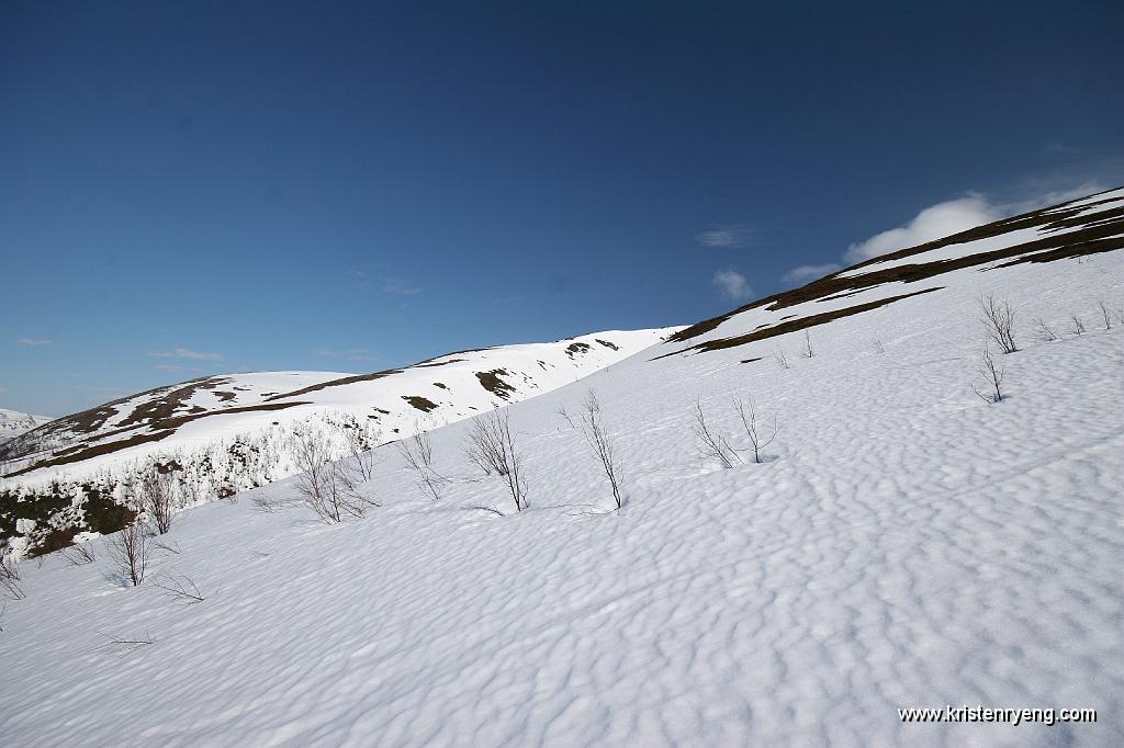 IMG_0015.JPG - Vi ser antydning til Hestedalen som er en ypperlig trase å kjøre ned fra Ullstind.