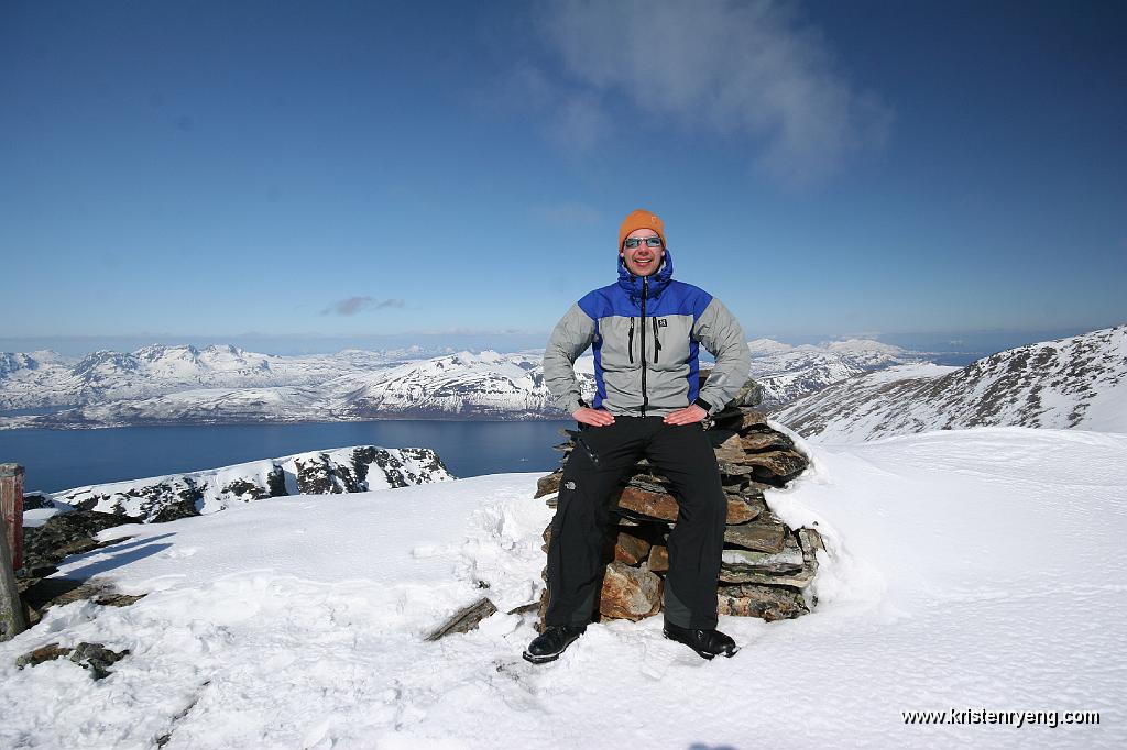 IMG_0129.JPG - Frank på toppen av Ullstinden (1078 moh).