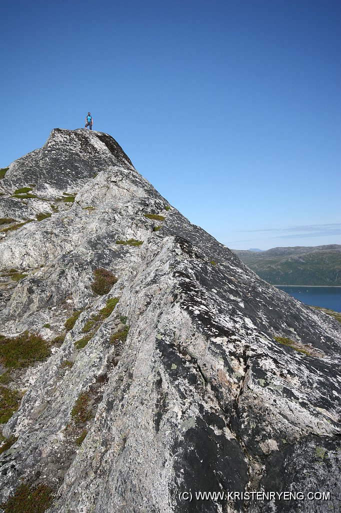 IMG_0123.JPG - Cathrine på toppen av "Storkjerka"
