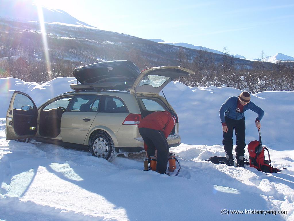 P3180267.JPG - Klargjøring av ski og øvrig utstyr.