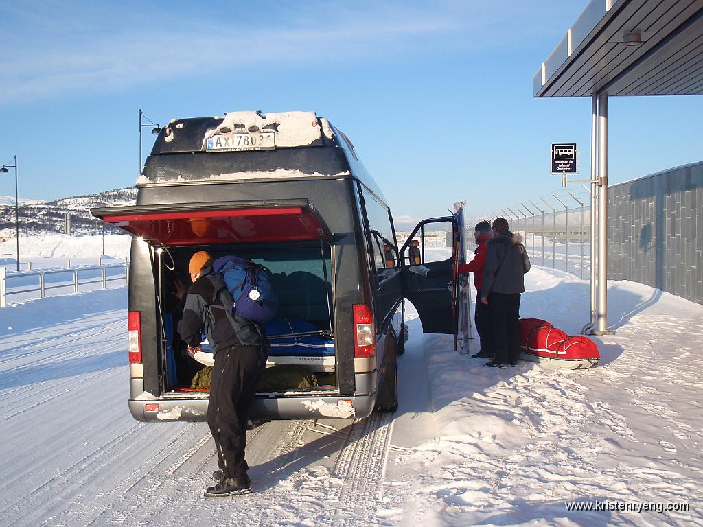 P3010017.JPG - Den bestilte minibussen møtte oss på flyplassen som avtalt.