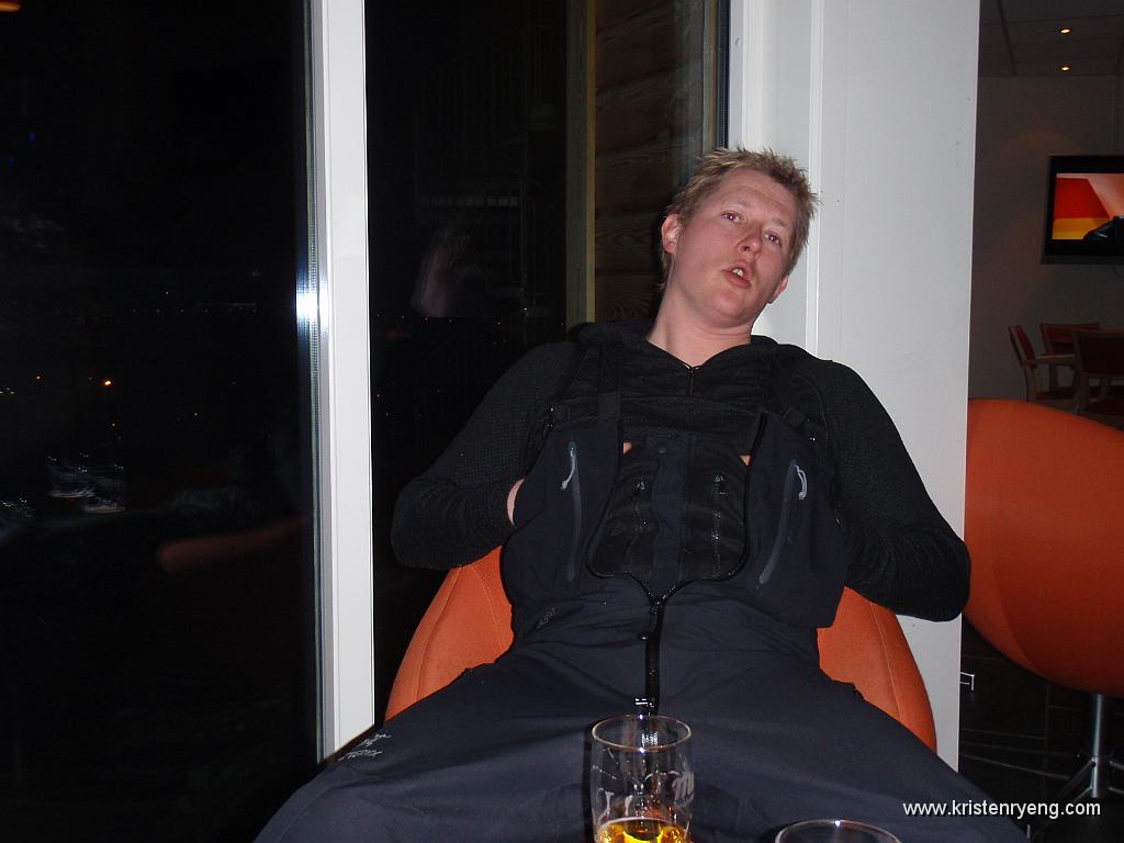 P3040156.JPG - Blei noen øl i baren på hotellet ja.