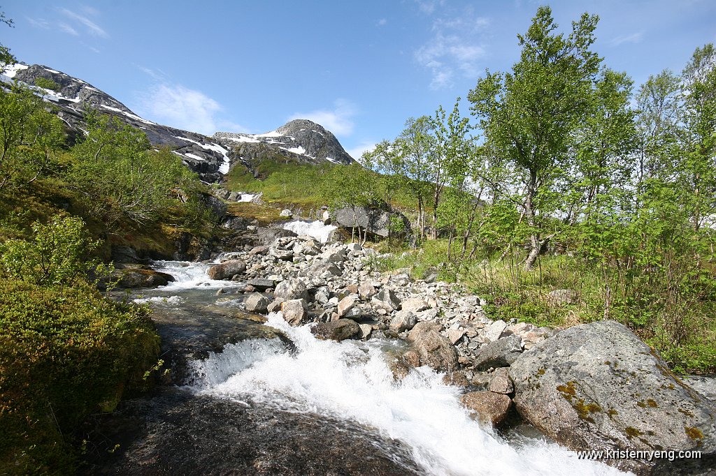 IMG_0047.JPG - Elven som renner gjennom Storsteindalen. Anbefales å gå på vestsiden (høyresiden) av denne opp pga store svaberg på østsiden.